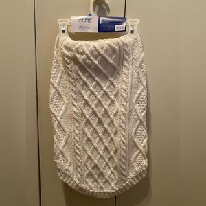 PetSmart Top Paw Trendy White Turtleneck sweater